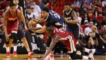 Wade y Bosh le amargan la Navidad a Anthony Davis