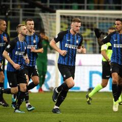 Inter y Roma siguen en sus crisis con un empate a uno