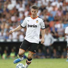 Valencia: Gameiro y Guedes toman la delantera