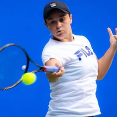 Djokovic y Barty siguen en la cima del tenis mundial