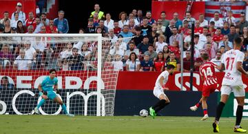 Marcos Llorente marca el 0-1 al Sevilla. 