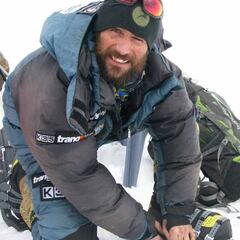 Alex Txikon persiste en hacer sin oxígeno cima en el Everest