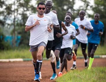 Marc Roig hace de liebre en un entrenamiento. Kipchoge, en sexto lugar.