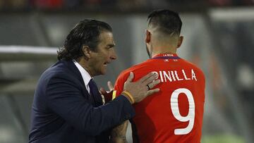 Futbol, Chile vs Bolivia
Eliminatorias mundial Rusia 2018.
El entrenador de Chile, Juan Antonio Pizzi, dirige a sus jugadores durante el partido clasificatorio al mundial de Rusia 2018 contra Bolivia disputado en el estadio Monumnetal.
Santiago, Chile.
06/09/2016
Marcelo Hernandez/Photosport**********
Football, Chile vs Bolivia.
Russia 2018 World Cup qualifiying.
Chile's head coach Juan Antonio Pizzi, gives interacts to his players during Russia 2018 World Cup qualifiying football match against Bolivia at Monumnetal stadium in Santiago, Chile.
06/09/2016
Marcelo Hernandez/Photosport