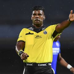 Ex árbitro de Liga MX asegura que les dan indicaciones previo a pitarle al América