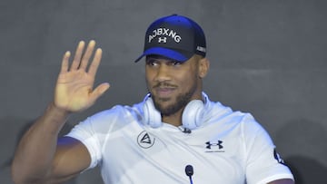 Britain's Anthony Joshua greets the fans during the press conference to announce the heavyweight boxing rematch for the WBA, WBO, IBO and IBF titles in Jeddah on June 21, 2022. - The match, billed as Rage on the Red Sea, is set to take place on August 20, 2022, at the Jeddah Super Dome. (Photo by Amer HILABI / AFP)