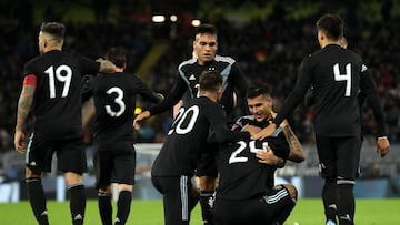 Dortmund (Germany), 09/10/2019.- Argentina's Lucas Ocampos (C) celebrates scoring the second goal with his tem during the international friendly soccer match between Germany and Argentina in Dortmund, Germany, 09 October 2019. (Futbol, Amistoso, Alem