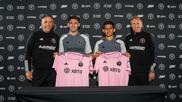 Franco Negri y Nicolás Stefanelli junto al director técnico, Phil Neville, y el director deportivo, Chris Henderson.