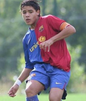 Desde sus inicios con el conjunto blaugrana daba muestras de su liderazgo y fortaleza en medio campo. Ahí, en inferiores portaba también el gafete de capitán