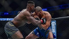 Francis Ngannou y Ciryl Gane en el UFC 270.