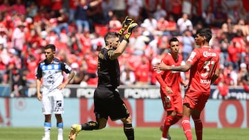 Tiago Volpi festeja su gol ante Querétaro