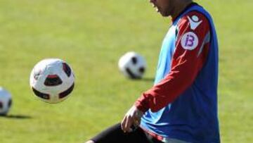 Camacho repetirá once y Laudrup mira a la cantera