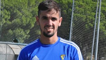 El Cádiz anuncia la cesión de Carlos Calvo al Badalona