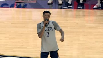 Novato de New Orleans Pelicans canta frente a su público