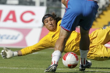 El uruguayo llegó con cartel de seleccionado uruguayo en el 2011, pero su nivel fue de más a menos. Perdió la titularidad y sólo duró un año.