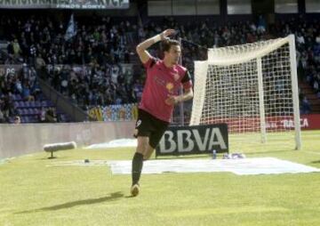 Oscar Díaz protesta un gol anulado durante el partido correspondiente a la 31ª jornada de la Liga BBVA de fútbol disputado esta mañana en el Estadio José Zorrilla