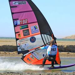 Nuevo récord del mundo de velocidad en windsurf: roza los 100 km/h