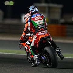 Primera caída de Pol con la Honda y fractura leve de Álex