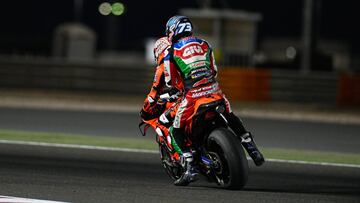 Álex Márquez remolcado por Lecuona.