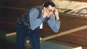 El doctor Michele Ferrari, durante un entrenamiento en un vel&oacute;dromo.