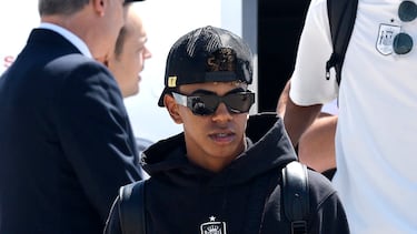 Spain's forward #19 Lamine Yamal arrives at Adolfo Su�rez Madrid�Barajas Airport the day after winning the UEFA Euro 2024 final against England, in Madrid on July 15, 2024. (Photo by OSCAR DEL POZO / AFP)