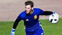 De Gea: "Buffon is a living legend - every keeper's idol"