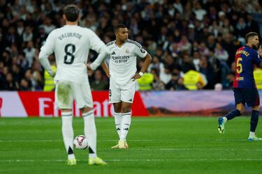 Los jugadores del Real Madrid no podían creer irse abajo en el marcador por dos goles en cuestión de dos minutos.