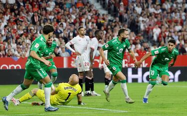 El central bético hizo un buen partido, teniendo en cuenta que la zaga tenía el hándicap de que el portero no fuera ninguno de los dos titulares. Pezzella fue el mejor de la defensa verdiblanca y del derbi.