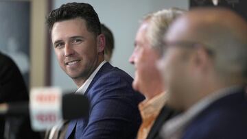 Posey anunció su retiro tras jugar 12 campañas en MLB como el catcher de los Giants, con quienes conquistó tres Series Mundiales.