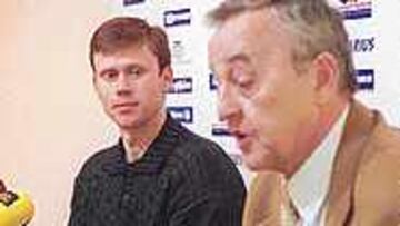 TODOS CONTENTOS. A falta de atar los últimos flecos, Lediakhov no llevará al Sporting a los tribunales gracias al acuerdo alcanzado ayer.