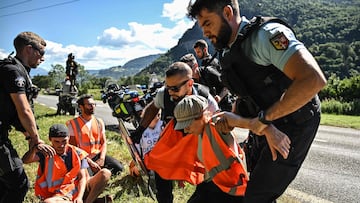 Why were the activists who blocked stage 10 of the Tour de France protesting?