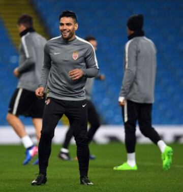 Falcao entrena en Manchester para el duelo de Champions