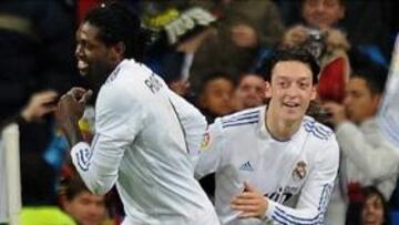 <b>GOLEADORES.</b> Adebayor y Özil firmaron los goles del Real Madrid.