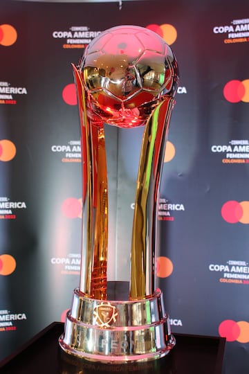 El trofeo de la Copa América Femenina pesa aproximadamente 4 kilos, tiene una altura de 65 centímetros y 22 cm de diámetro. Está elaborada en plata con aleación de oro y bronce.

El torneo se realizará en el país del 8 al 30 de julio. Colombia debutará el día de la inauguración ante Ecuador en el Pascual Guerrero de Cali.