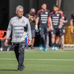 Rueda y su tarea más urgente: nuevos laterales para la Roja