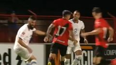Araos maravilló en Brasil: pase gol casi sin tocar la pelota