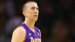 Steve Blake est&aacute; ahora lesionado.