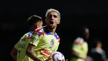 MEX3242. CIUDAD DE MÉXICO (MÉXICO), 23/08/2023.- Diego Valdés del América celebra un gol, hoy, durante un juego por la jornada 5 del torneo Apertura 2023 de la Liga MX del fútbol mexicano, disputado en el estadio Azteca de la Ciudad de México (México). EFE/ Isaac Esquivel