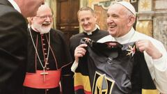 El reciente equipo de expansi&oacute;n de la National Hockey League fue recibido por el Papa Francisco en el Vaticano.