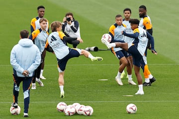 Los jugadores del Real Madrid entrenan en Valdebebas, antes de jugar contra Osasuna.