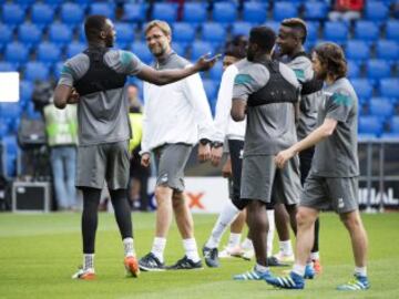 Liverpool familiarize themselves with St Jakob-Park