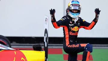 Ricciardo gana una carrera loca; 'Checo' Pérez abandonó