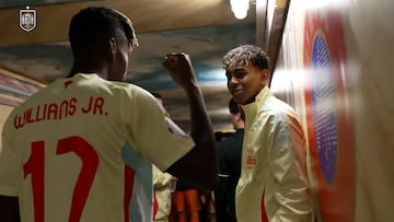 ¿Quién sale el último al césped? Lamine y Nico nos dejan otra imagen para el recuerdo