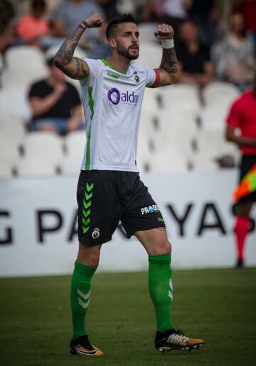 Jugó con el Racing de Santander de 2013 a 2018