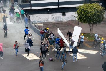 El enfrentamiento entre hinchas de Alianza y evangélicos en imágenes