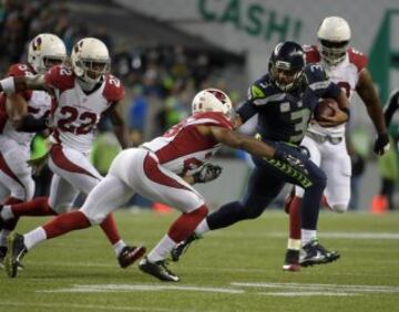  Russell Wilson notó durante todo el partido la presión asfixiante de la defensa visitante.