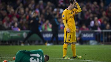 Leo Messi laments a missed chance against Atl&eacute;tico.
