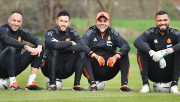 Néstor Lorenzo repite los tres porteros de convocatoria