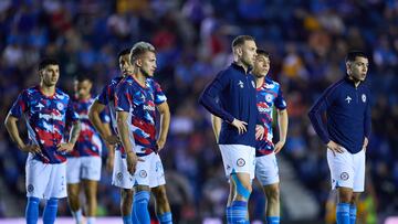 Gonzalo Piovi and Carlos Rotondi of Cruz Azul during the 17th round match between Cruz Azul and Tigres UANL as part of the Liga BBVA MX, Torneo Apertura 2024 at Ciudad de los Deportes Stadium on November 09, 2024 in Mexico City, Mexico.