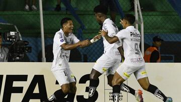 Daniel Ruiz asiste en el agónico triunfo de Santos en Sudamericana